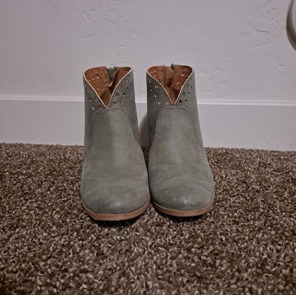 Light Hunter Green Booties Size 5.5 - Picture 3 of 5